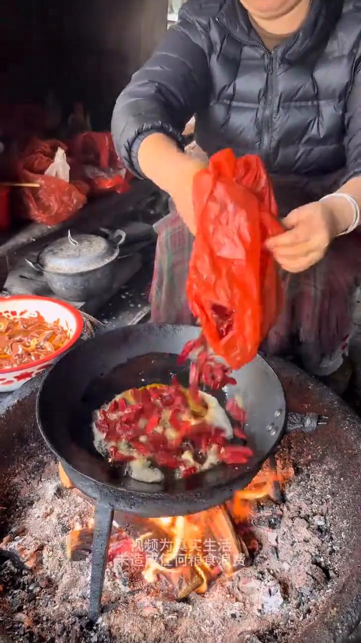 围炉夜话。
造成任何粮食浪费。视频为真实生活，未造成任何粮食浪费。视频为真实生活