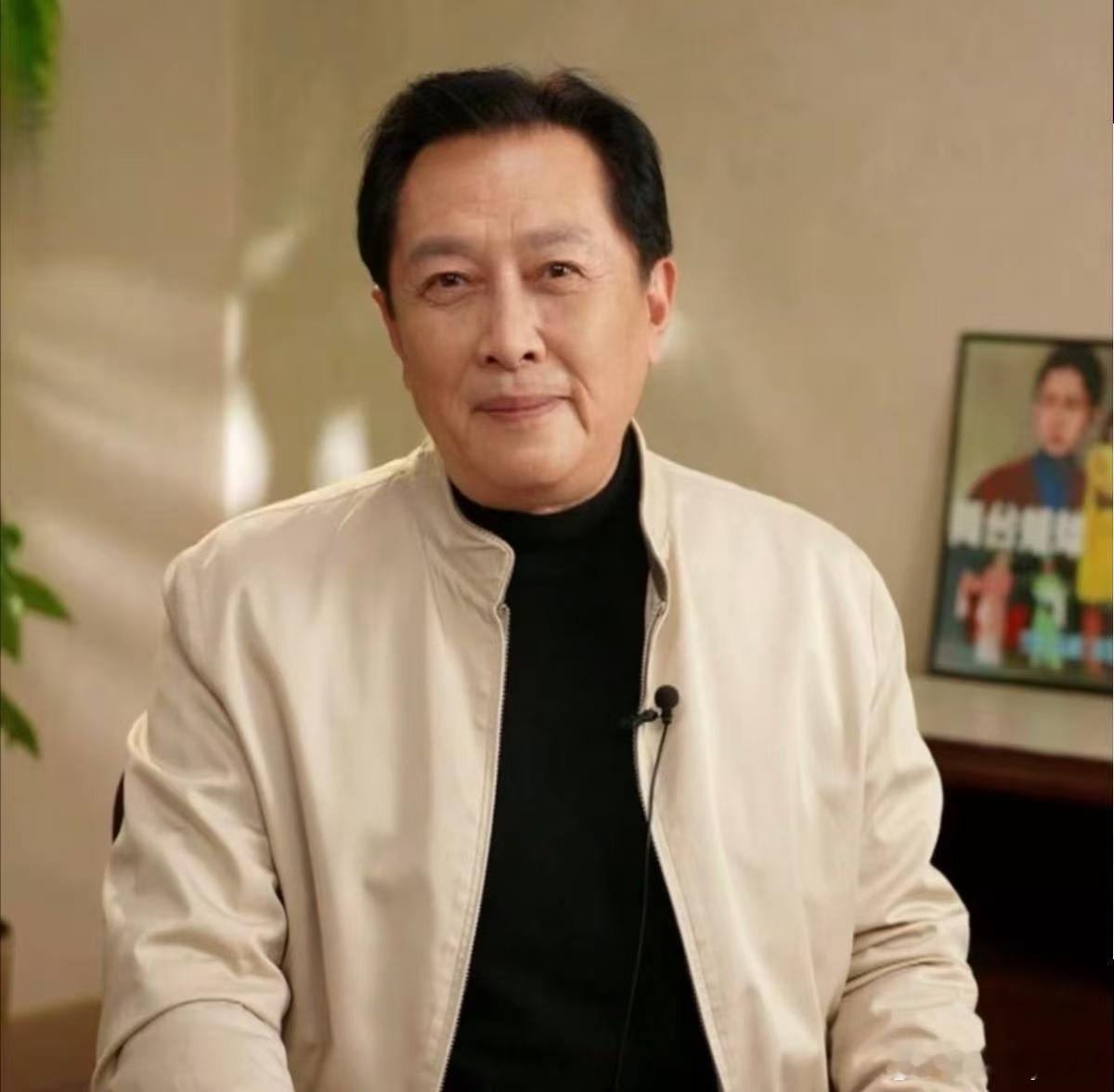 起猛了唐国强都出小卡了本来只是随手刷八卦，结果被这组小卡吸引，既有怀旧感又充满趣