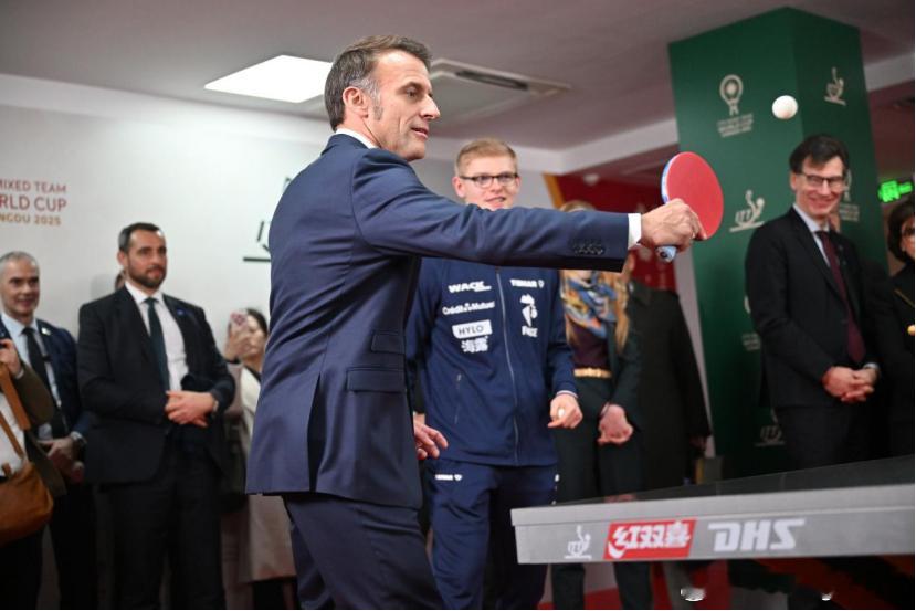 12月5日，法国总统马克龙访问四川成都期间，来到四川省体育馆看望参加混团世界杯比