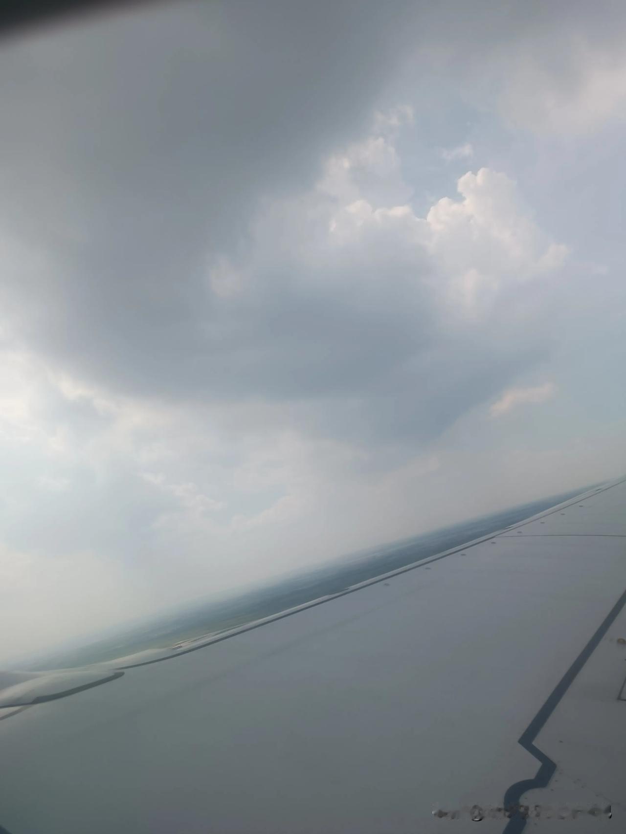 天空中有点雾