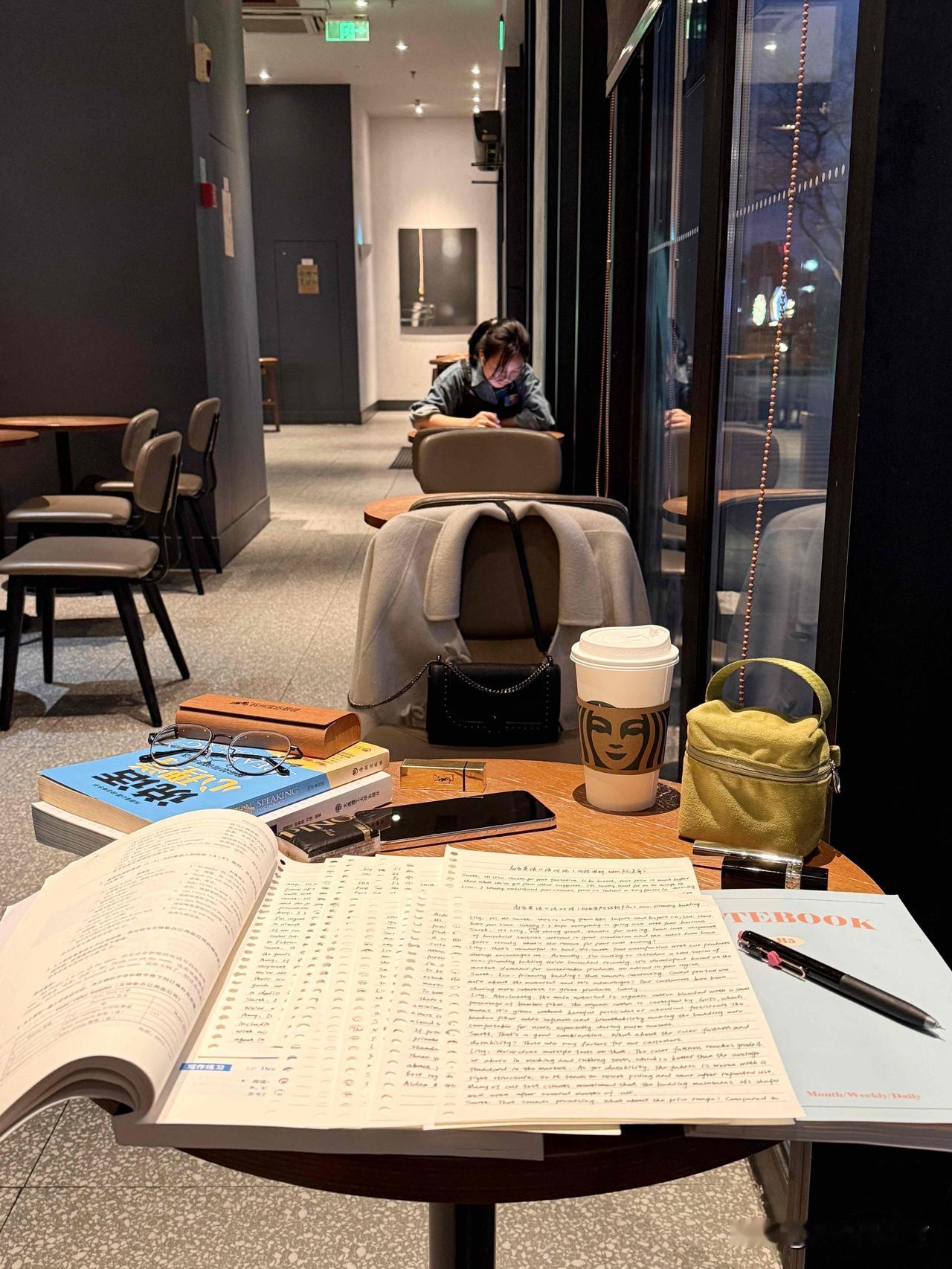 如果你没有在赚钱，也没有在读书，那你到底在干嘛？女生的脑袋，还有钱包，你总要填满