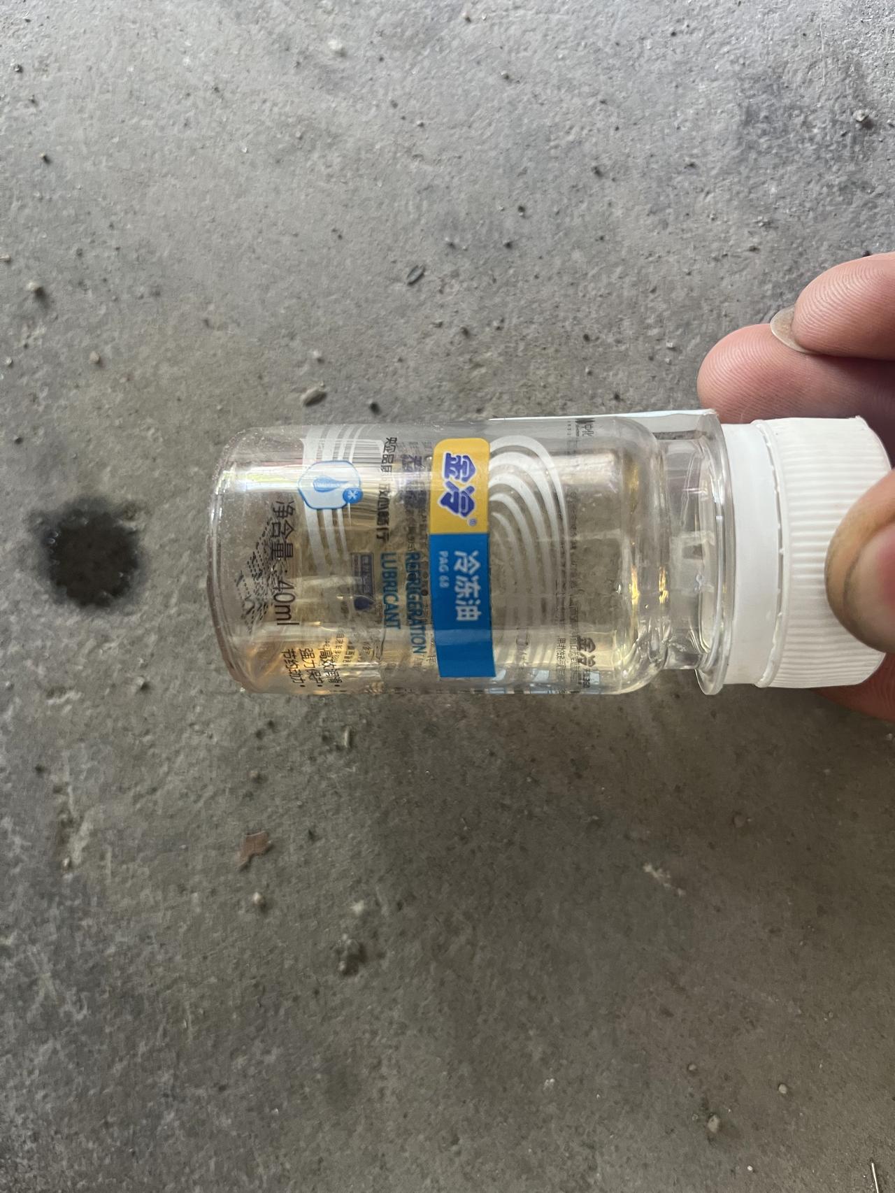 最近，山东的气温直接逼近30摄氏度了，这不我抓紧时间去某汽车维修店了一下汽车空调