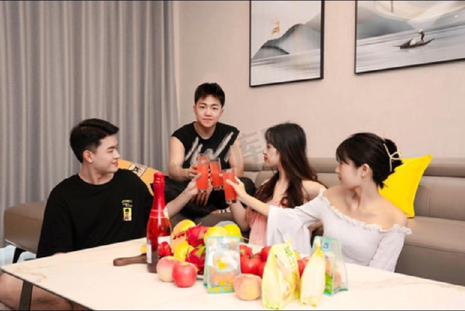 成功的“借”回了自己的钱

老杨的侄子买房子，找他借了10万元，说好三个月就还他