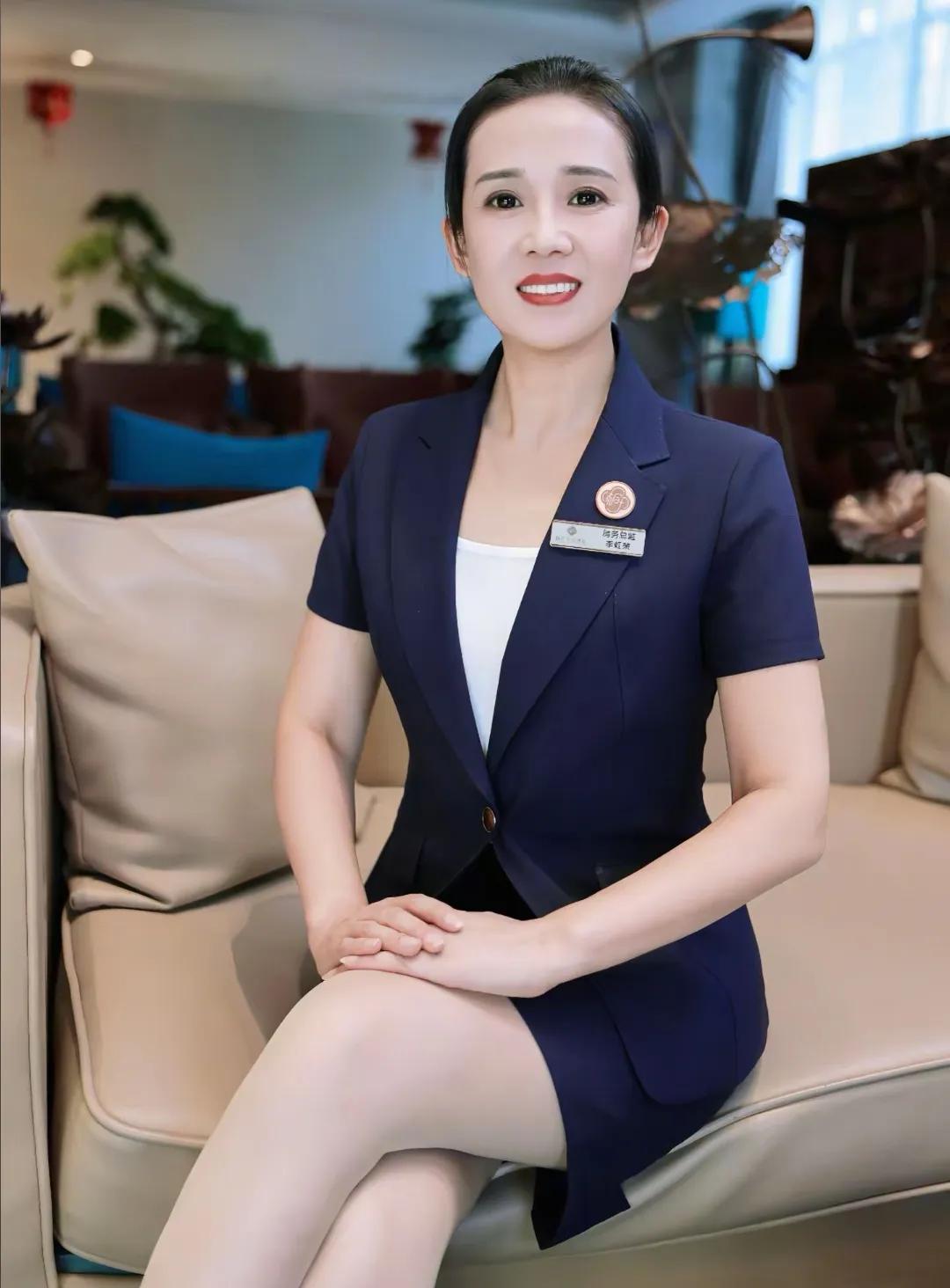 气质阿姨职业装