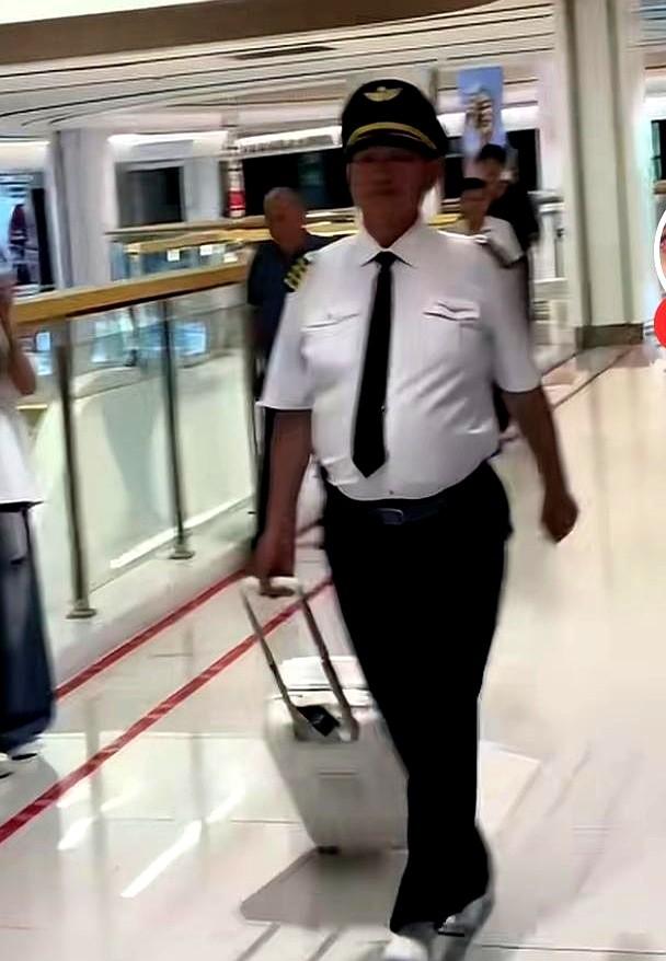 都在说朱之文这回像是终于敢“舒展开”了。
以前总有人拿“老实”两个字把他框得死死