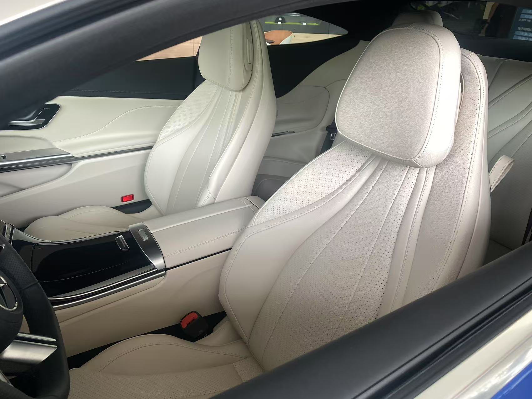 2024款 cle300 动感型804版本24年生产蓝色外观米色内饰指导价51.