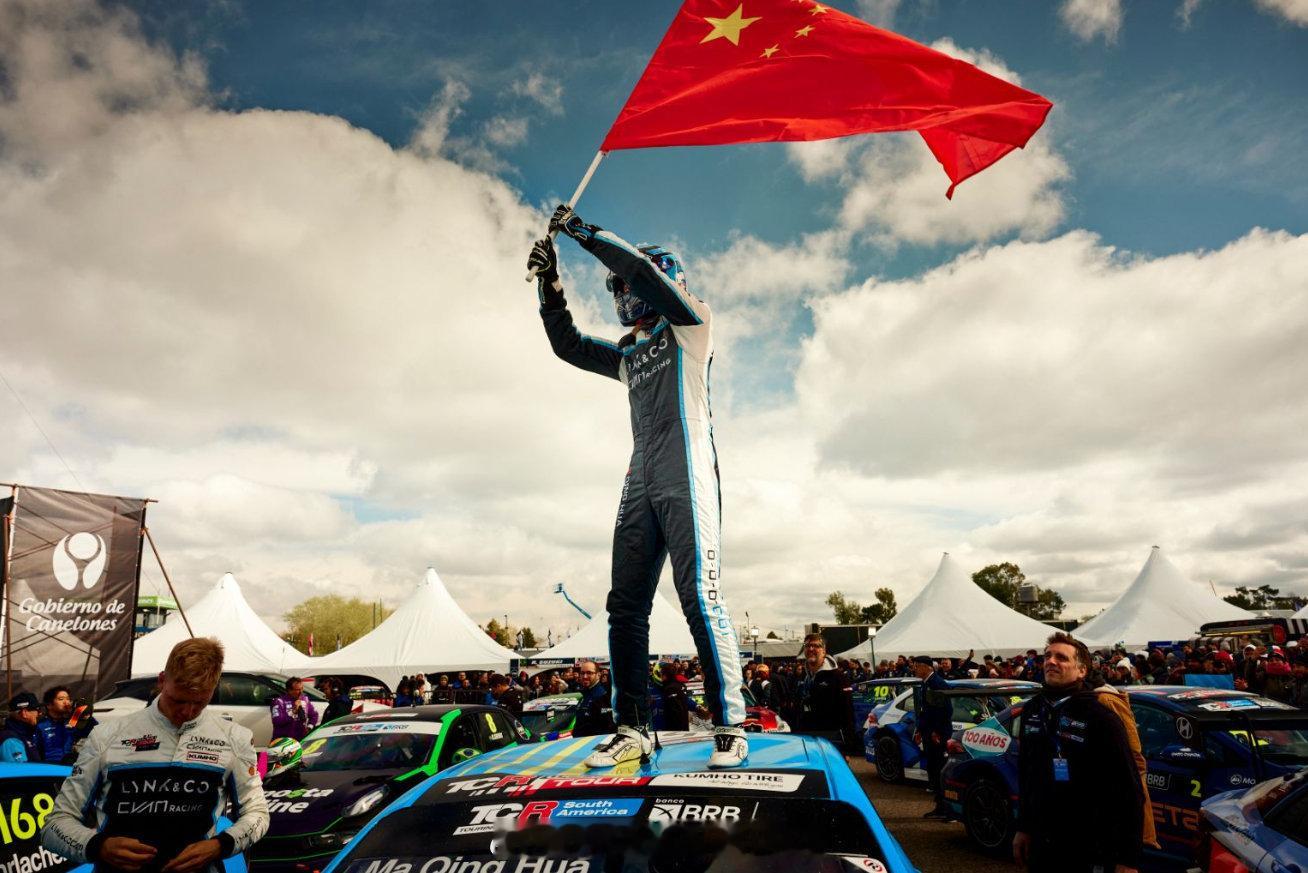 哇哇哇，太牛了！无法形容！领克汽车刚刚宣布中国首款自研量产TCR赛车亮相12月6