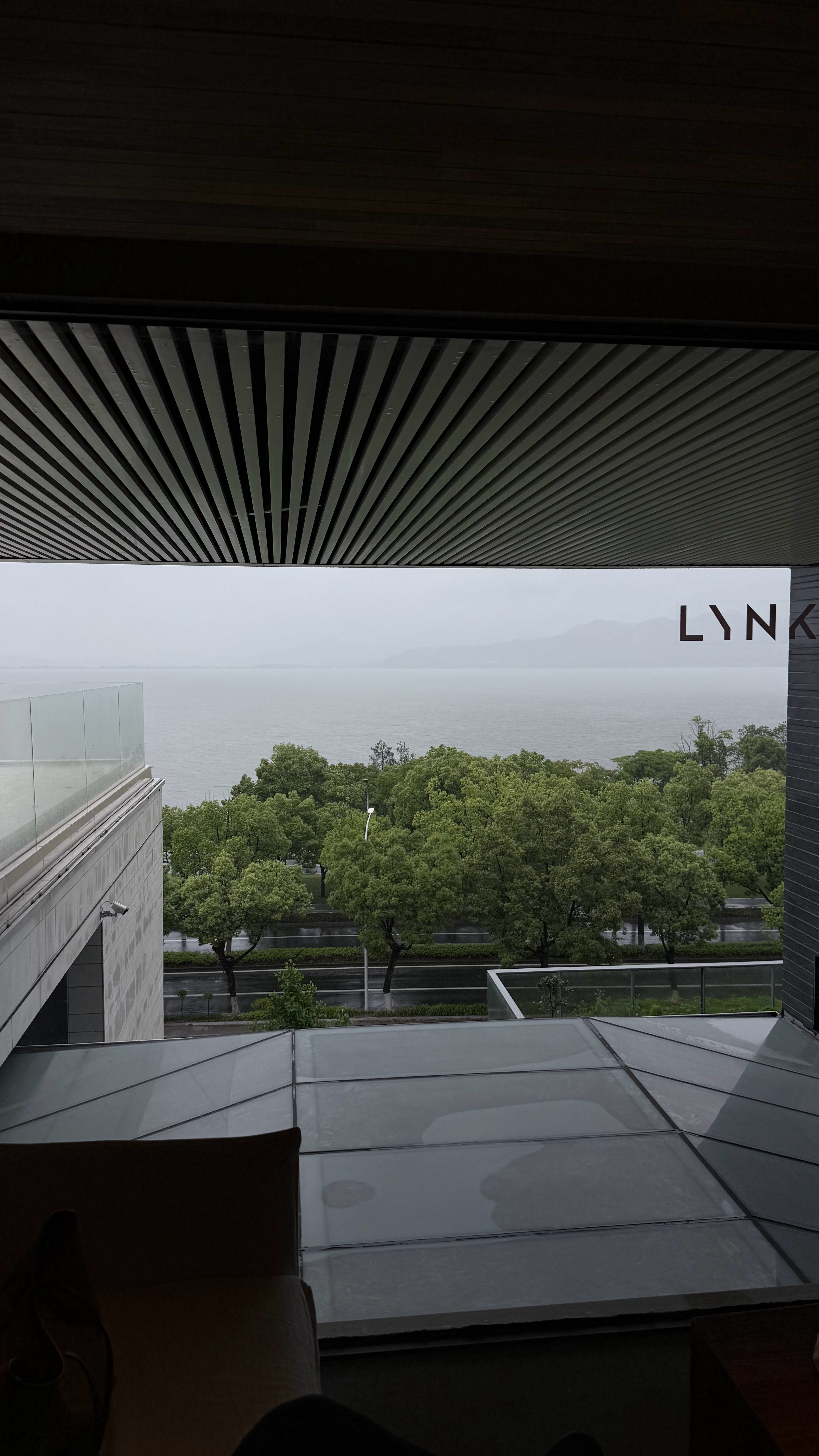 吃了吗bb，俺是吃不下，车展结束后感冒，吃了颗感康感觉一直被噎在胸口，吃东西就有