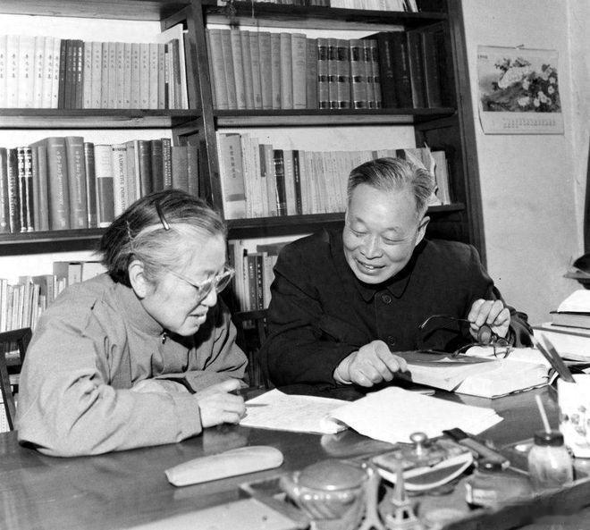 如果您刷到了，请您停留3秒钟，向何泽慧：百年泽慧致敬！随手点赞！献上一朵花！ ​