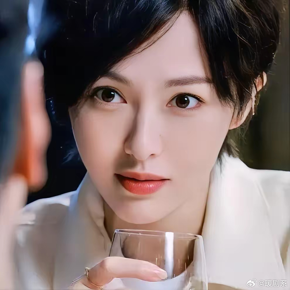 坦白讲，看到央妈撤档《爱情没有神话》，这对唐嫣来说，其实并不算坏事。​首先，唐嫣