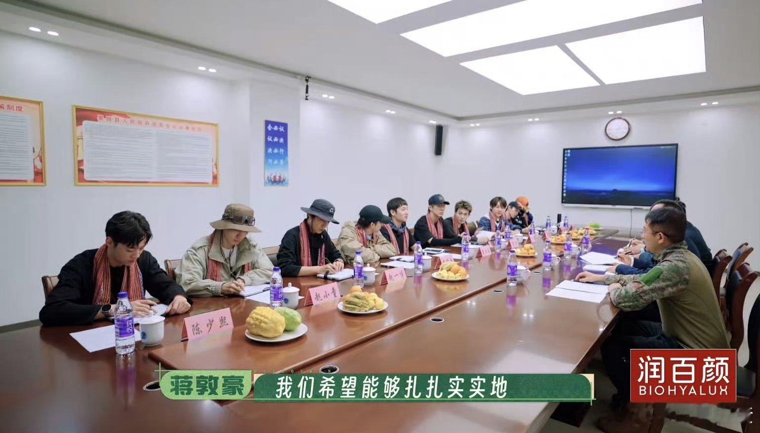 十个勤天一开口就是老农人了田间的历练打磨少年心性，十个勤天谈起农事尽显专业。熟知