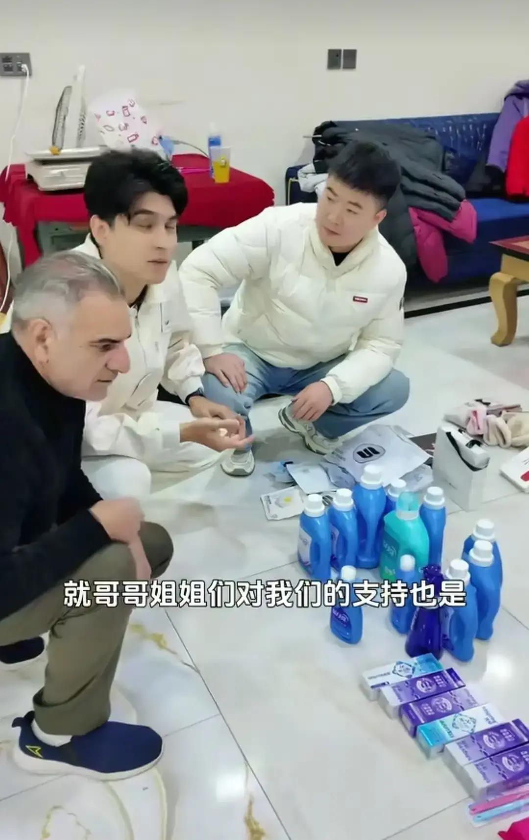 麦子跨国认亲没带爸回国，网友骂他“作秀圈钱”，直到首场直播数据砸在眼前——500