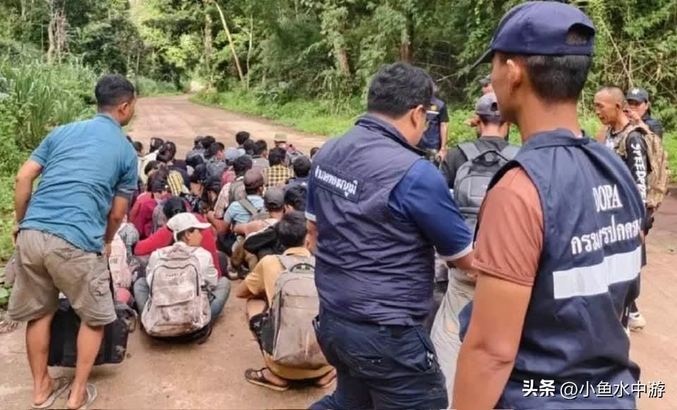 【泰国北碧府突袭！45名缅甸人躲进森林帐篷，准备偷渡前往泰国各地及马来西亚】
