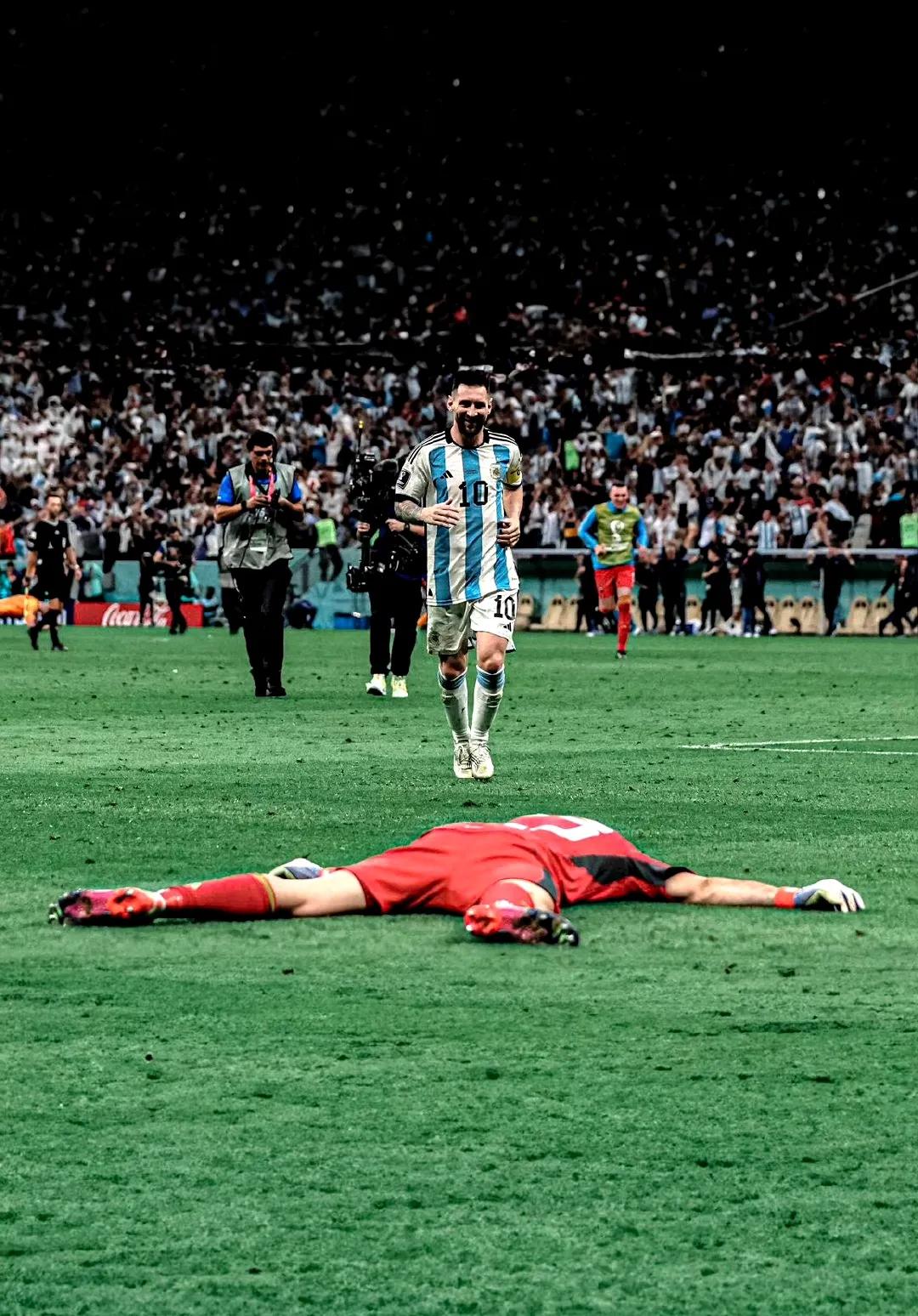 梅西经典的勺子点球打中横梁不进！马丁内斯连扑两粒点球救主，阿根廷最终得以在点球大