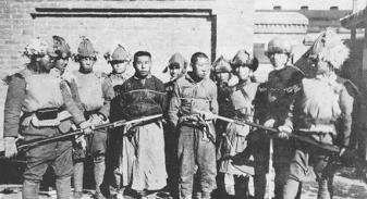1939年，一位农民被日军用尽酷刑折磨了五天五夜，他依旧一声不吭，恶狠狠地瞪着眼
