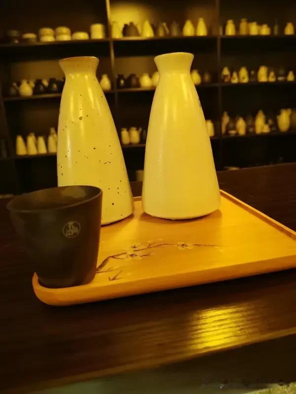 上联:无名无利无烦恼
下联:有酒有茶有逍遥