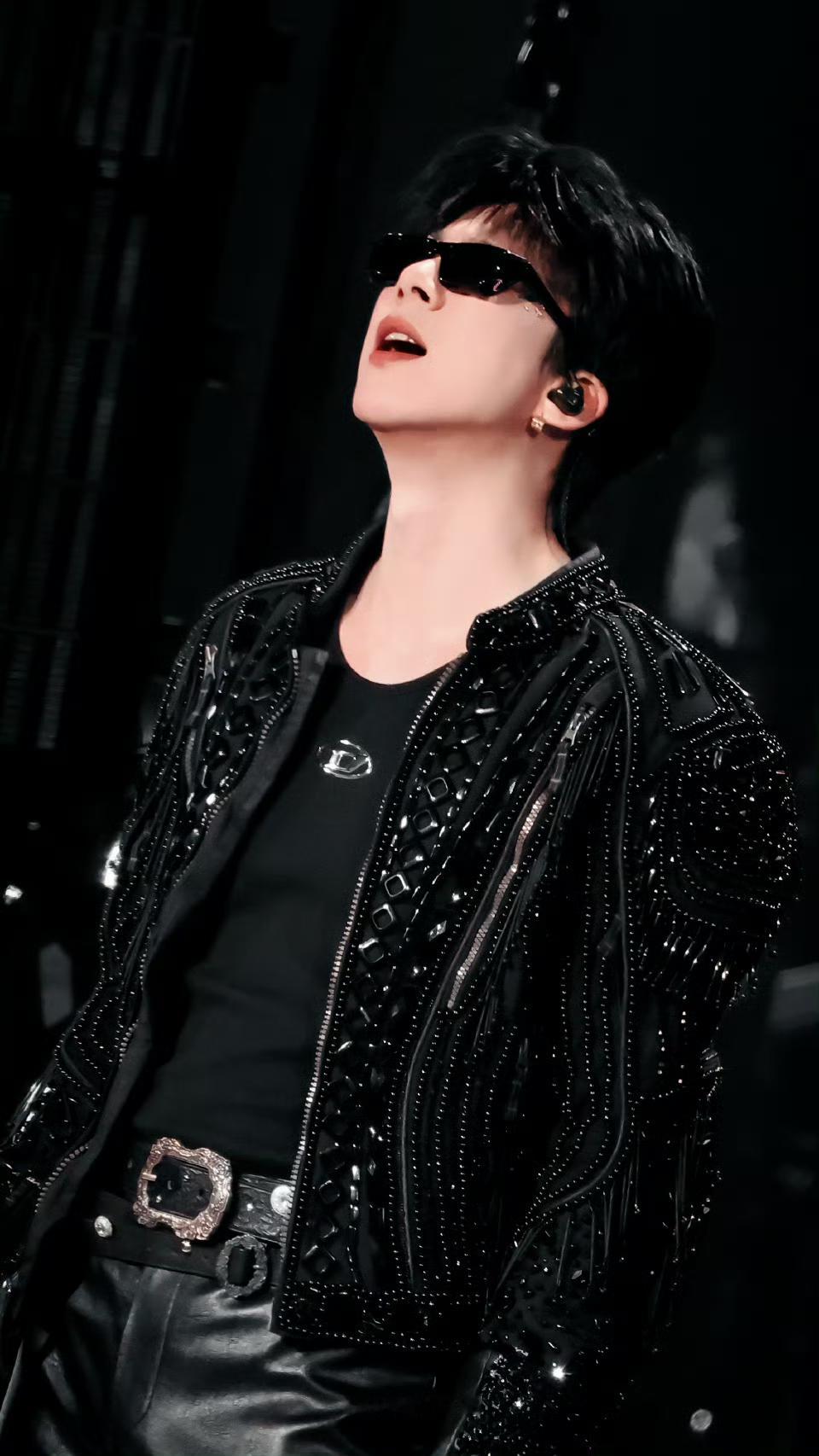 |  | 人生就像海洋，时而平静，时而波涛汹涌。保持内心的平静，勇敢面对风浪，你