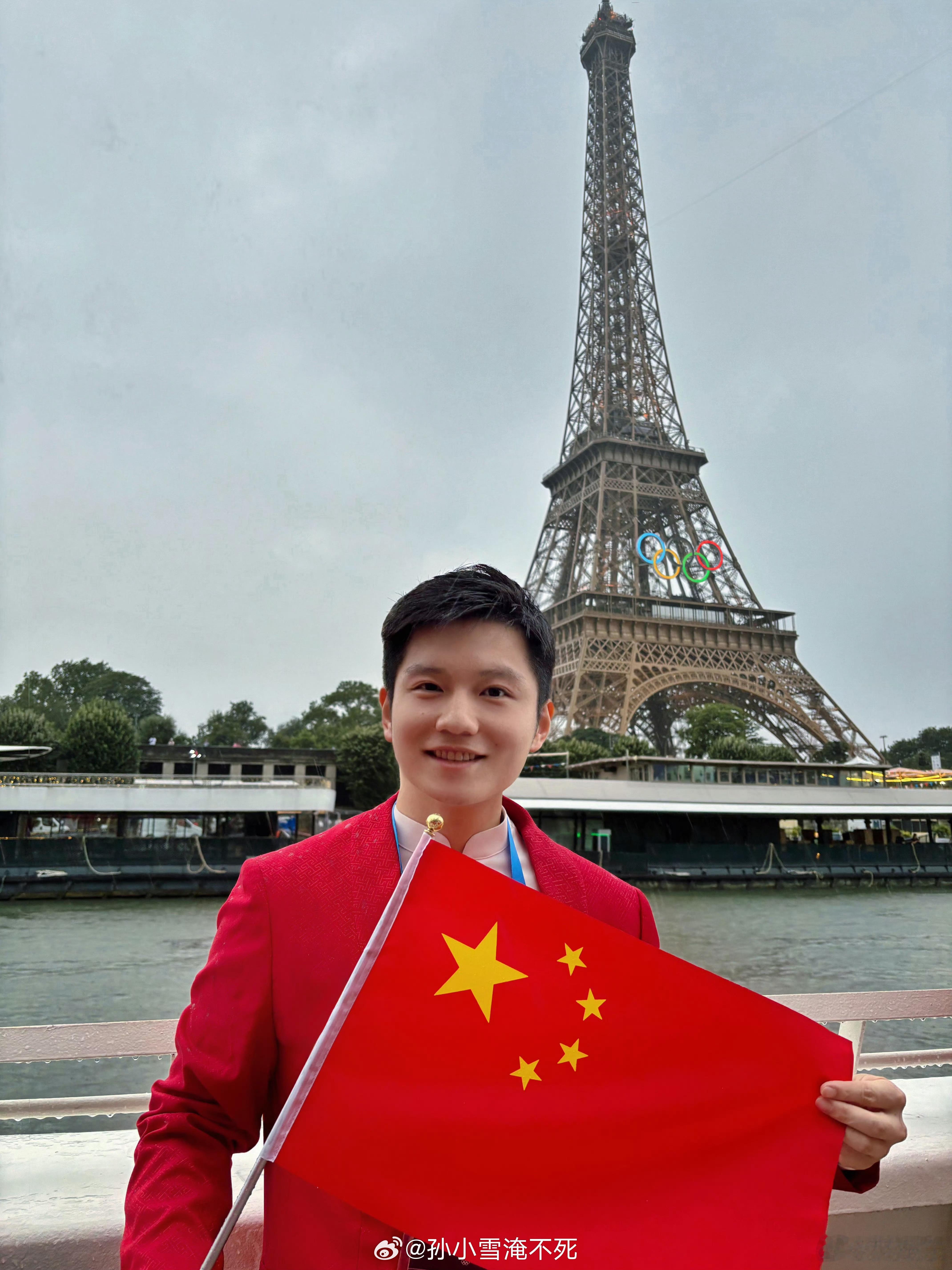 樊振东巴黎奥运夺金一周年 去年今天，樊振东在巴黎奥运乒乓球男单决赛中夺得金牌，捍
