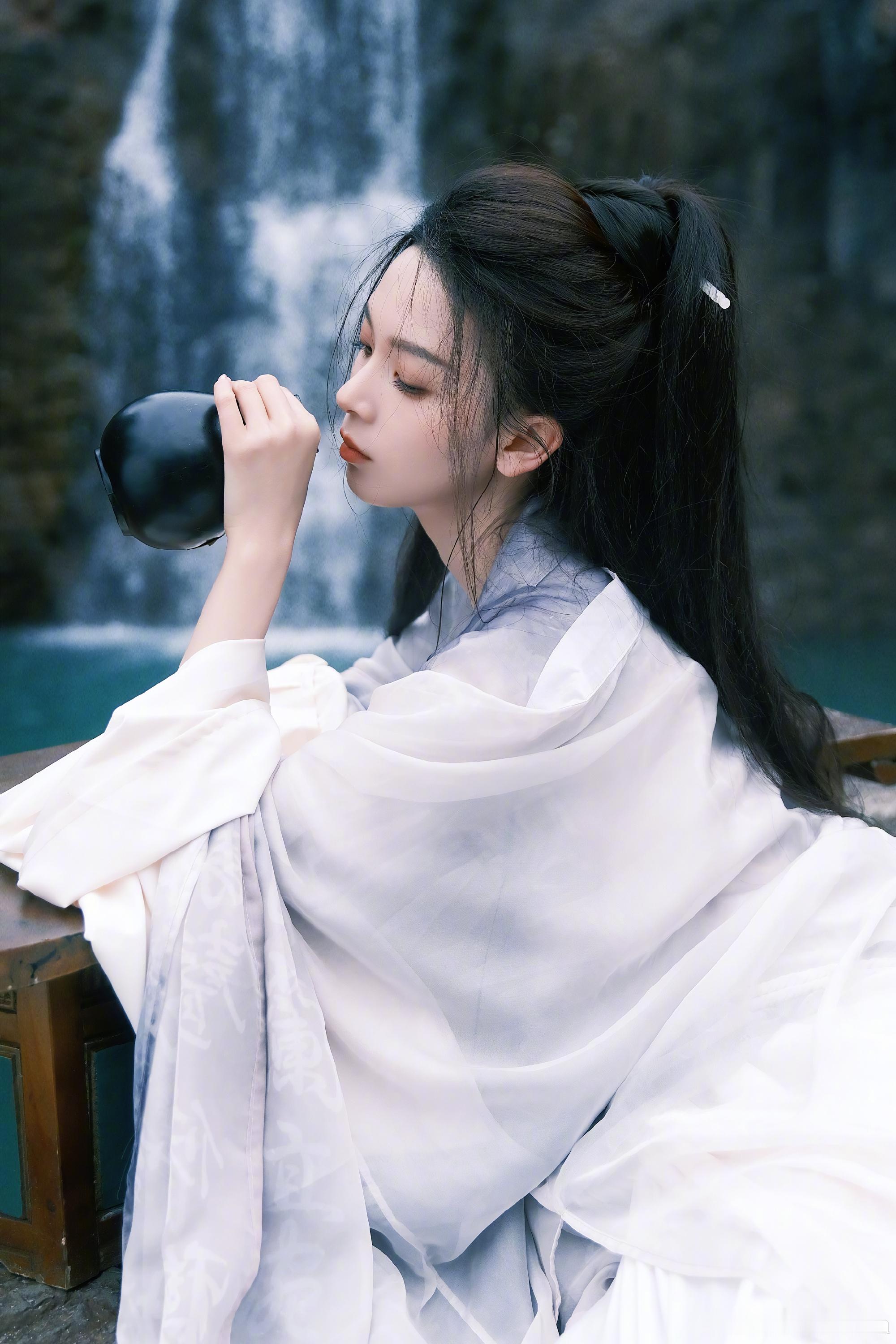 #陈瑶道系妆##陈瑶湖畔侠女照#这次的道系妆容简直了，陈瑶湖畔侠女照🈶️陈瑶古