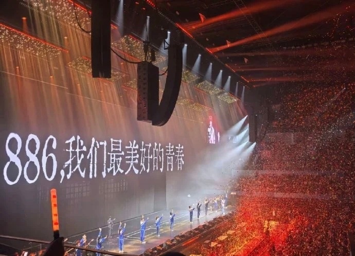 娱乐也是在徐良演唱会领上学籍了谁懂啊家人们！在徐良演唱会直接领上学籍🎒蓝白校服