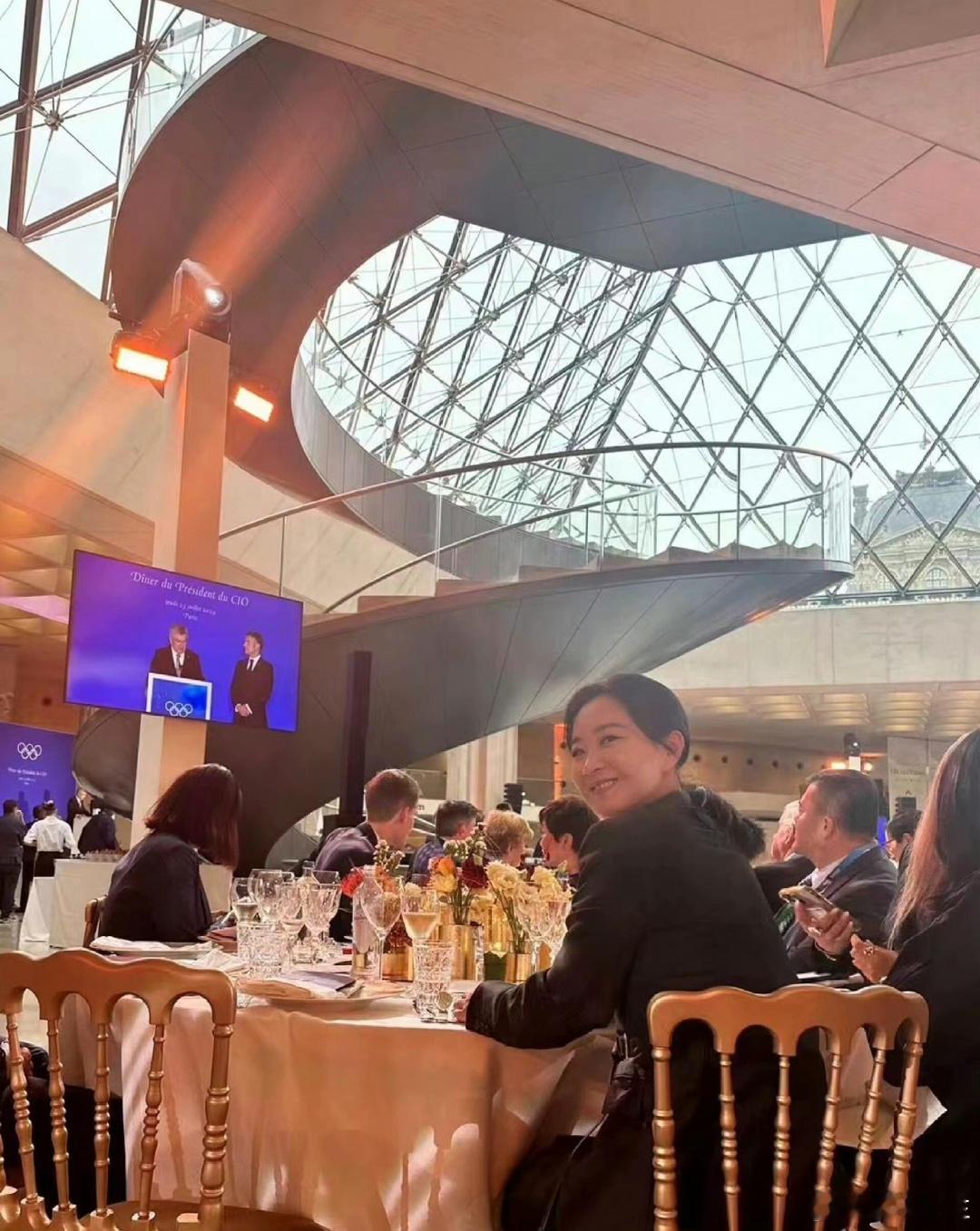 穿Prada的女王[并不简单]#贾玲# ​​​