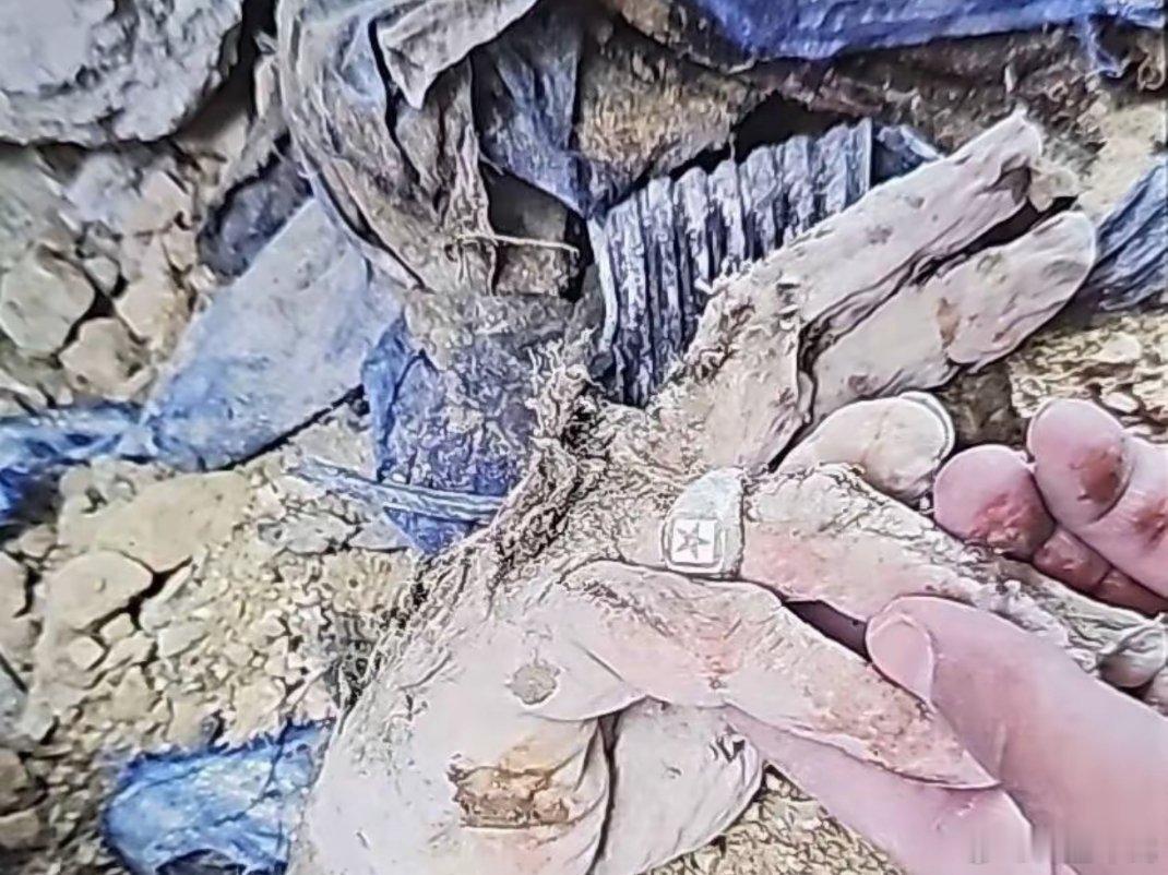 戒指有助于辨认遗体。以色列杀了拉里贾尼耍了美国拉里贾尼与其子死于以军空袭美伊以冲