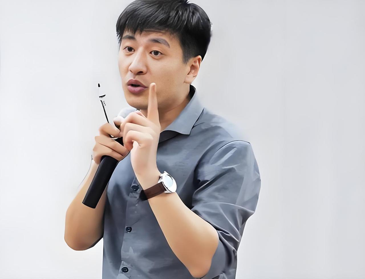 张雪峰最大的失败之处，就是把公司责任扛得太多。
他一个人撑着整个公司，大事小事都