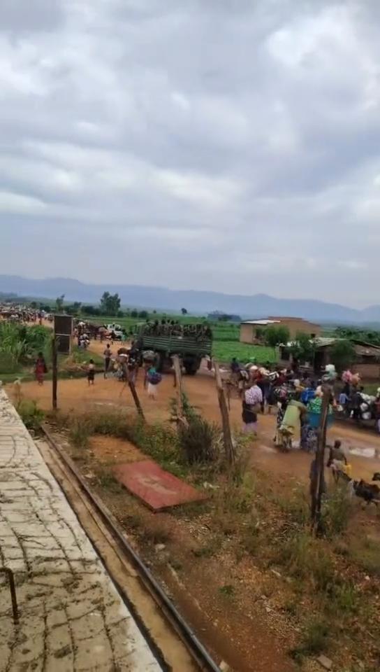 到场喽，到场喽，这么多男人跑了。第三天喽，这么多男人糖果精又打仗了。