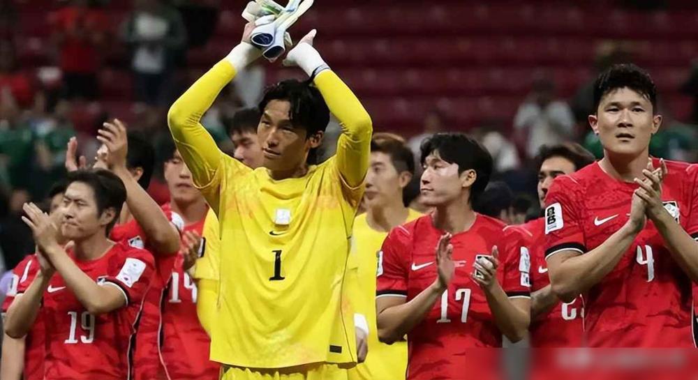 2026年世界杯，韩国队0：1输给了南非。

世界排名低37位的对手，一脚把他们