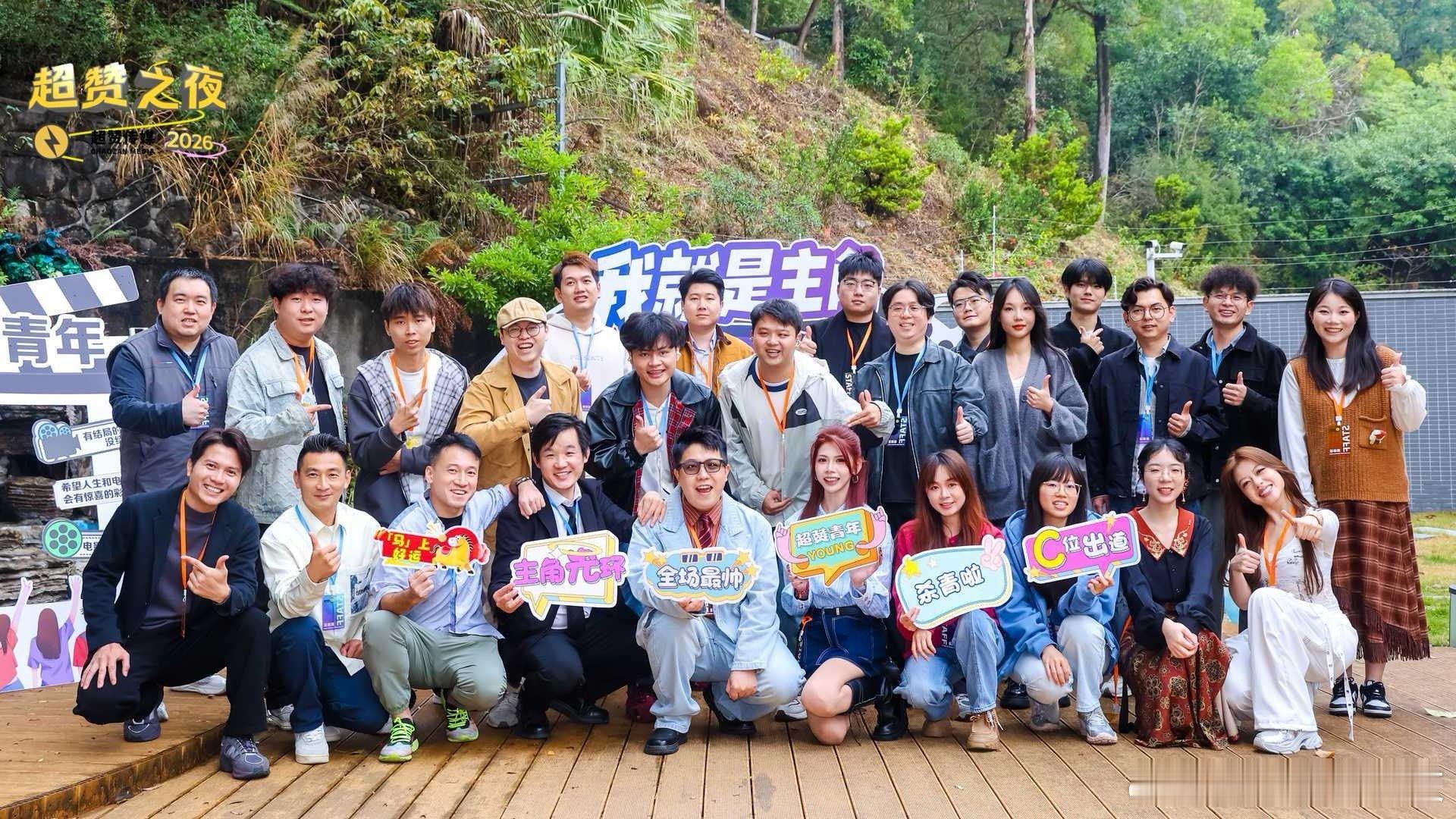 早啊，各位！昨晚喝大了，起来个头fafa声