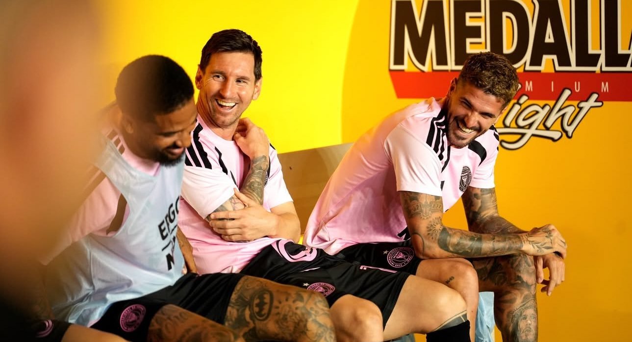 这两张小梅真可爱梅西