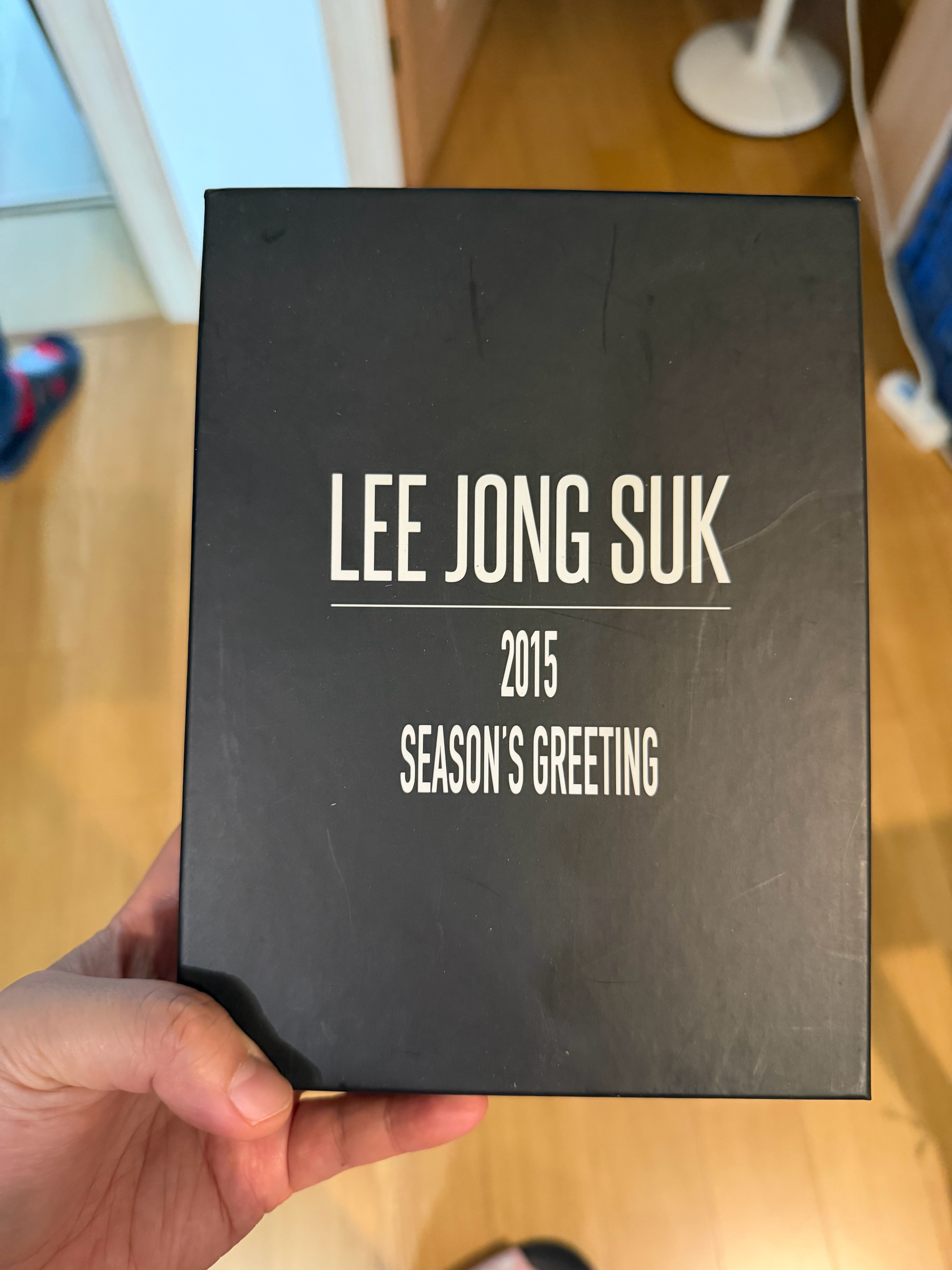 有谁要吗李钟硕官方sg（不知道配置齐不齐了高光的两张专辑没人要就扔掉了