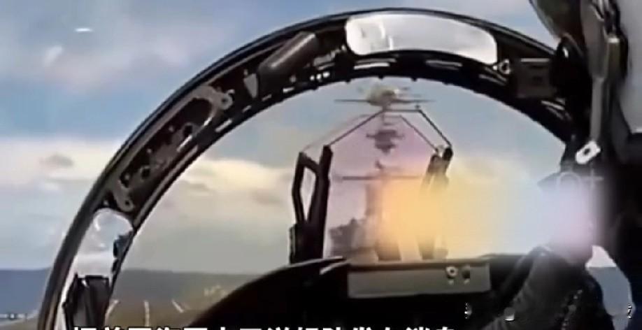 美海军直升机、战斗机在南中国海分别坠毁。
北京(路透社)-美国海军表示，周日在同