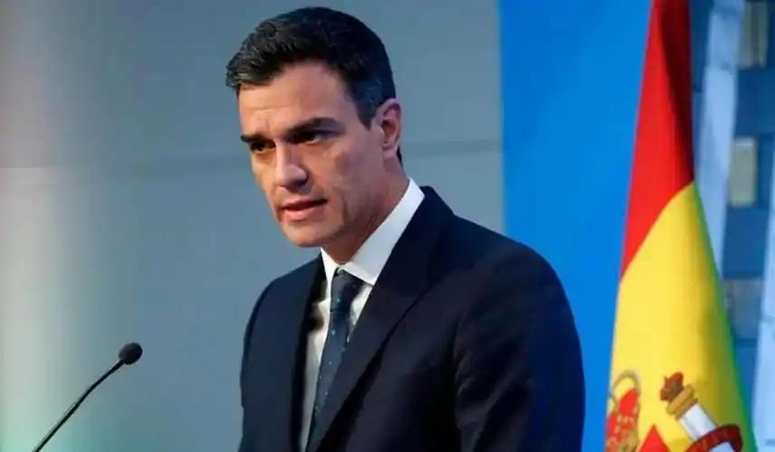 西班牙首相桑切斯在纽约接受彭博社采访时明确表态，欧盟应通过谈判优化中欧贸易关系，