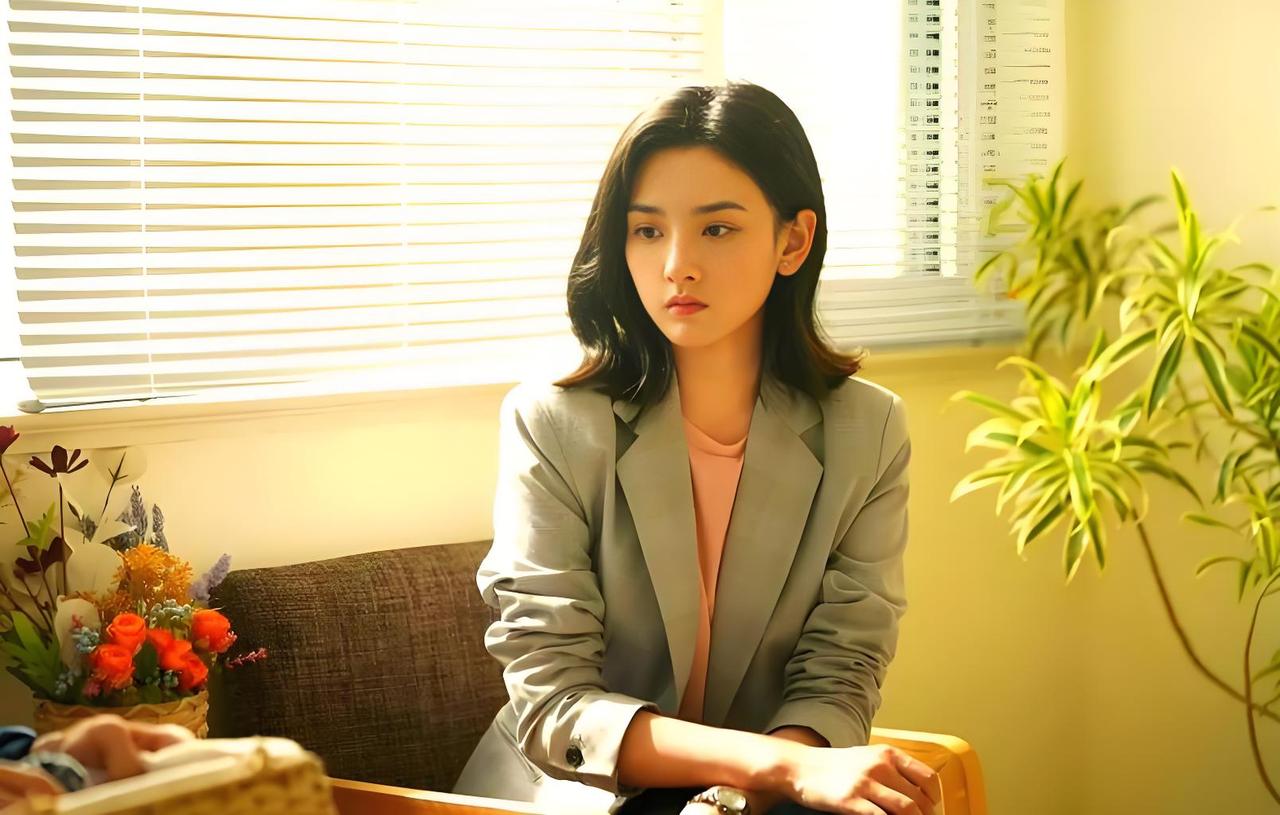 宁波街头上演了一幕令人震惊的画面：演员宋祖儿遭遇一名男子的强行求婚。那男子竟然当