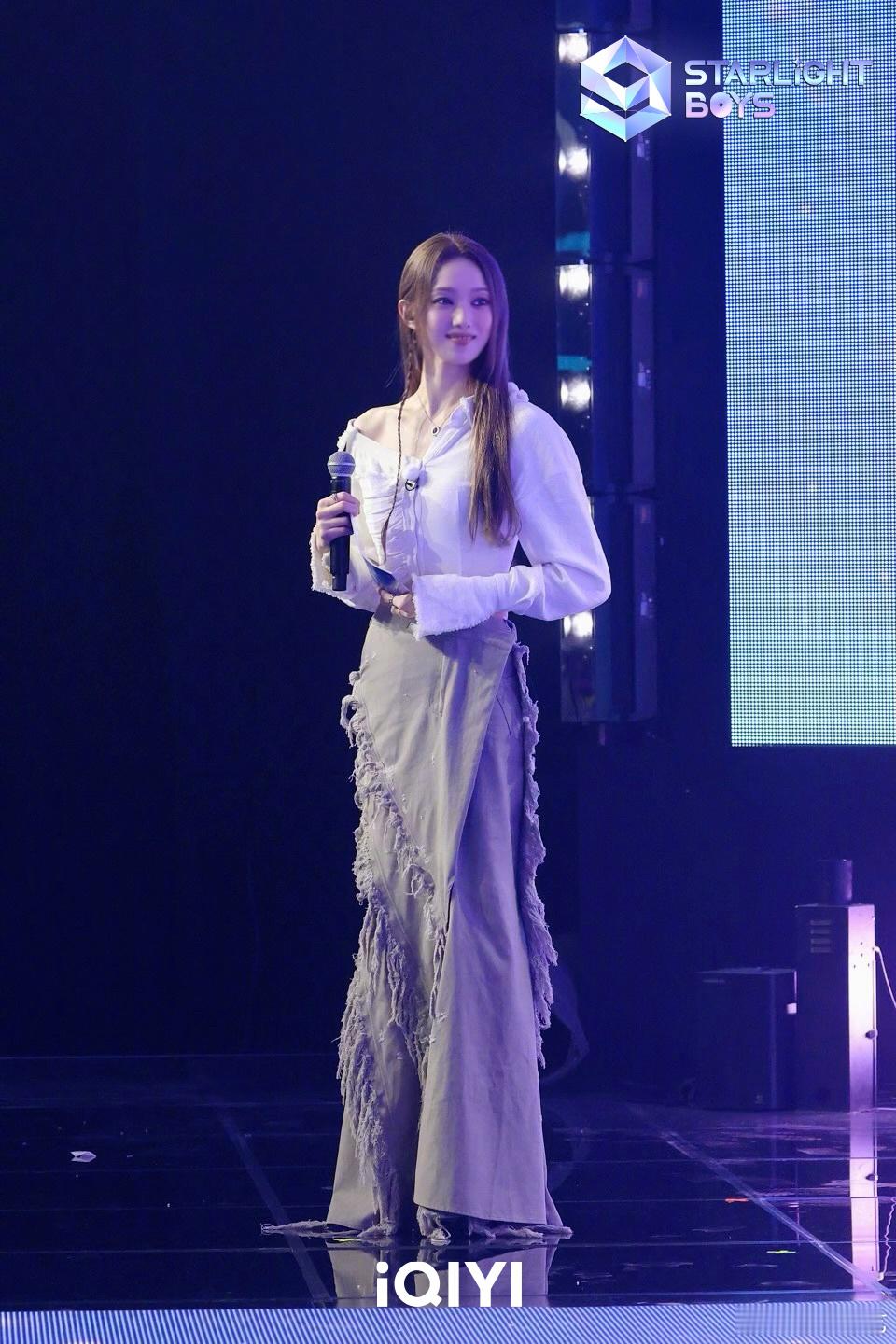 星闪少年二公小组对决  爱奇艺国际版MC LEE SUNG KYOUNG，导师李