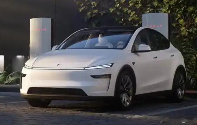 汽车资讯  特斯拉model y  有网友问焕新版Model Y值不值得买，首先