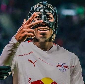 据德天空名记普勒滕贝格消息，继利物浦、曼联、拜仁等球队持续关注RB莱比锡边锋杨.