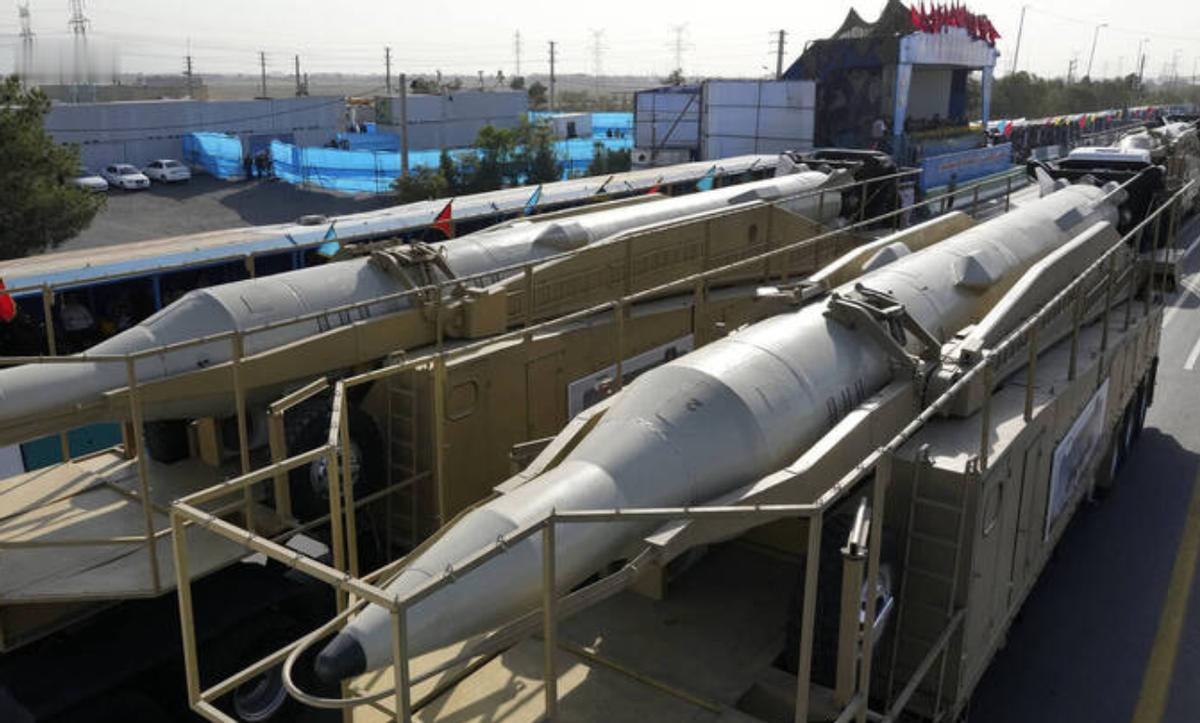 【伊朗首度实战“泥石”导弹打击以色列】

根据“以色列时报”的报道称，伊朗在近日