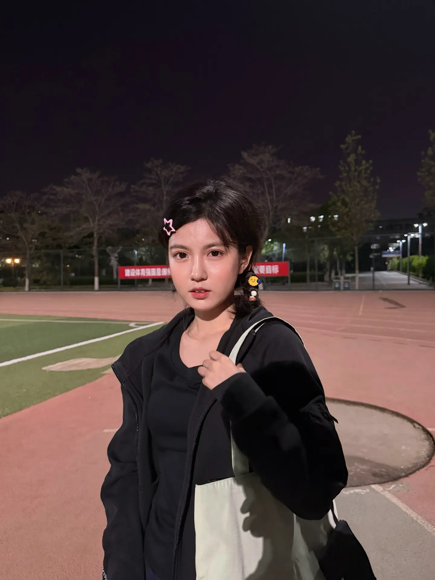 总有人问我男的女的 我真服了呀 我现在告诉你 我是你的