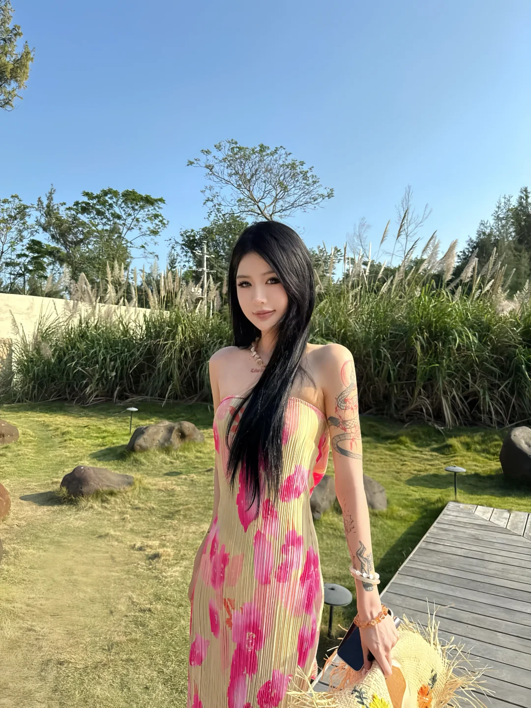 <3