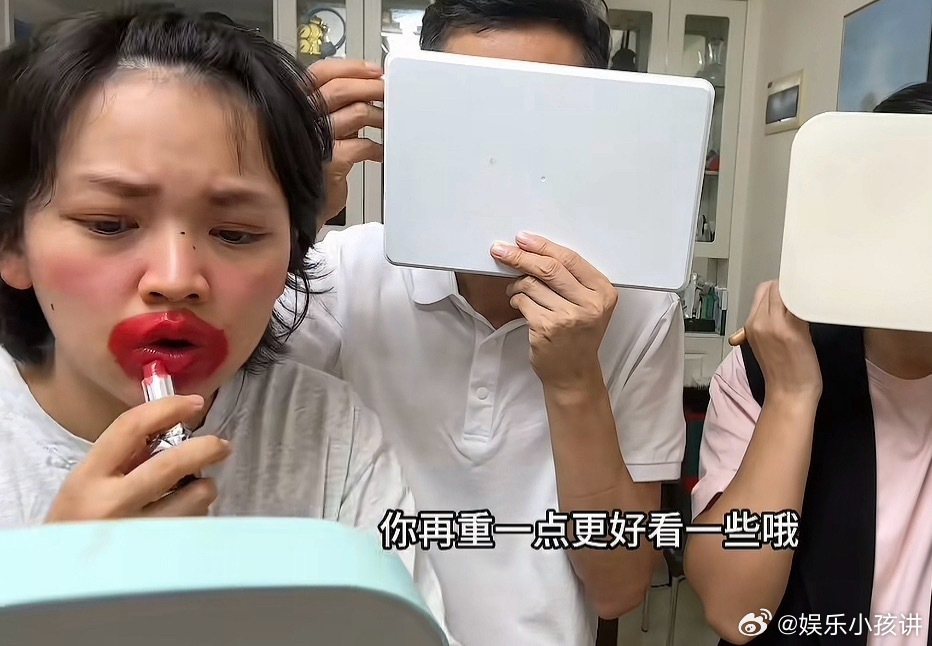 我的抽象博主怎么变成机械姬了抽象博主摇身一变成机械姬，科技感与冷美感并存，完全丢