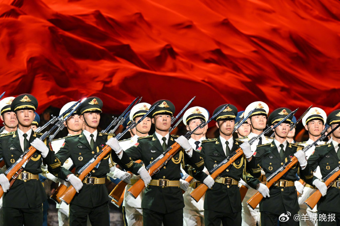 【转发！9图回看文艺晚会】9月3日晚，纪念中国人民抗日战争暨世界反法西斯战争胜利