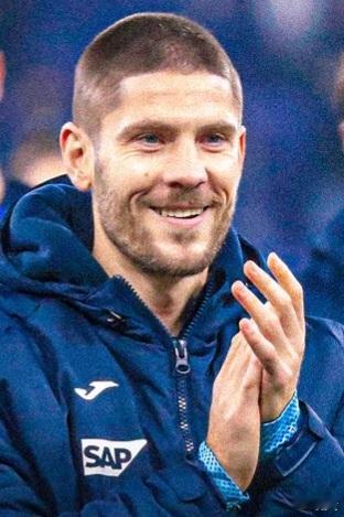 克拉马里奇在对阵汉堡的比赛中首发出场，这是他代表霍芬海姆出战的第300场德甲比赛