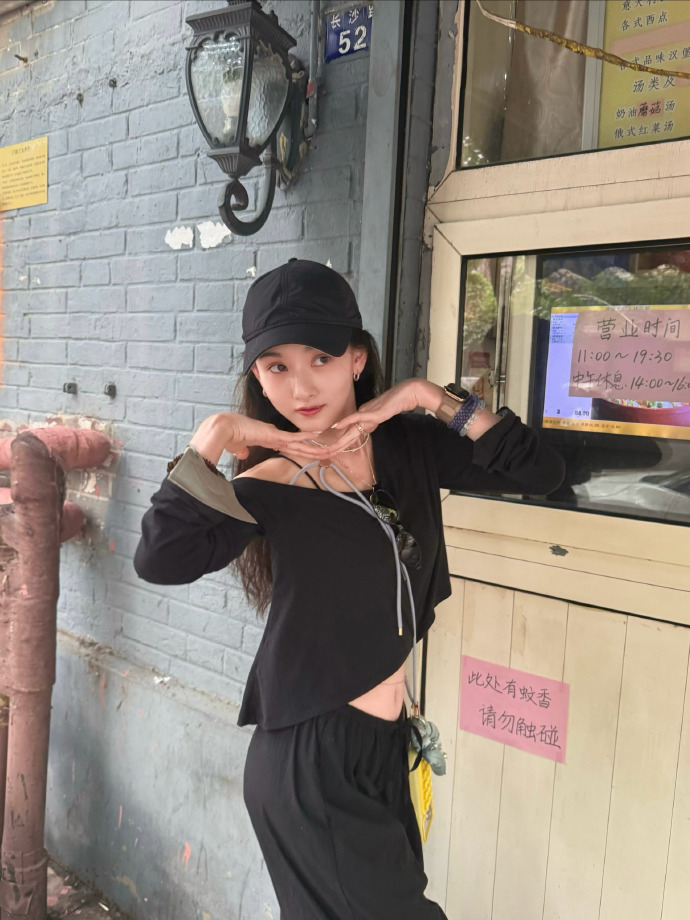 宋祖儿天津美食祖理人宋祖儿天津美食街边探店vlog作为天津美食祖理人，宋祖儿的探