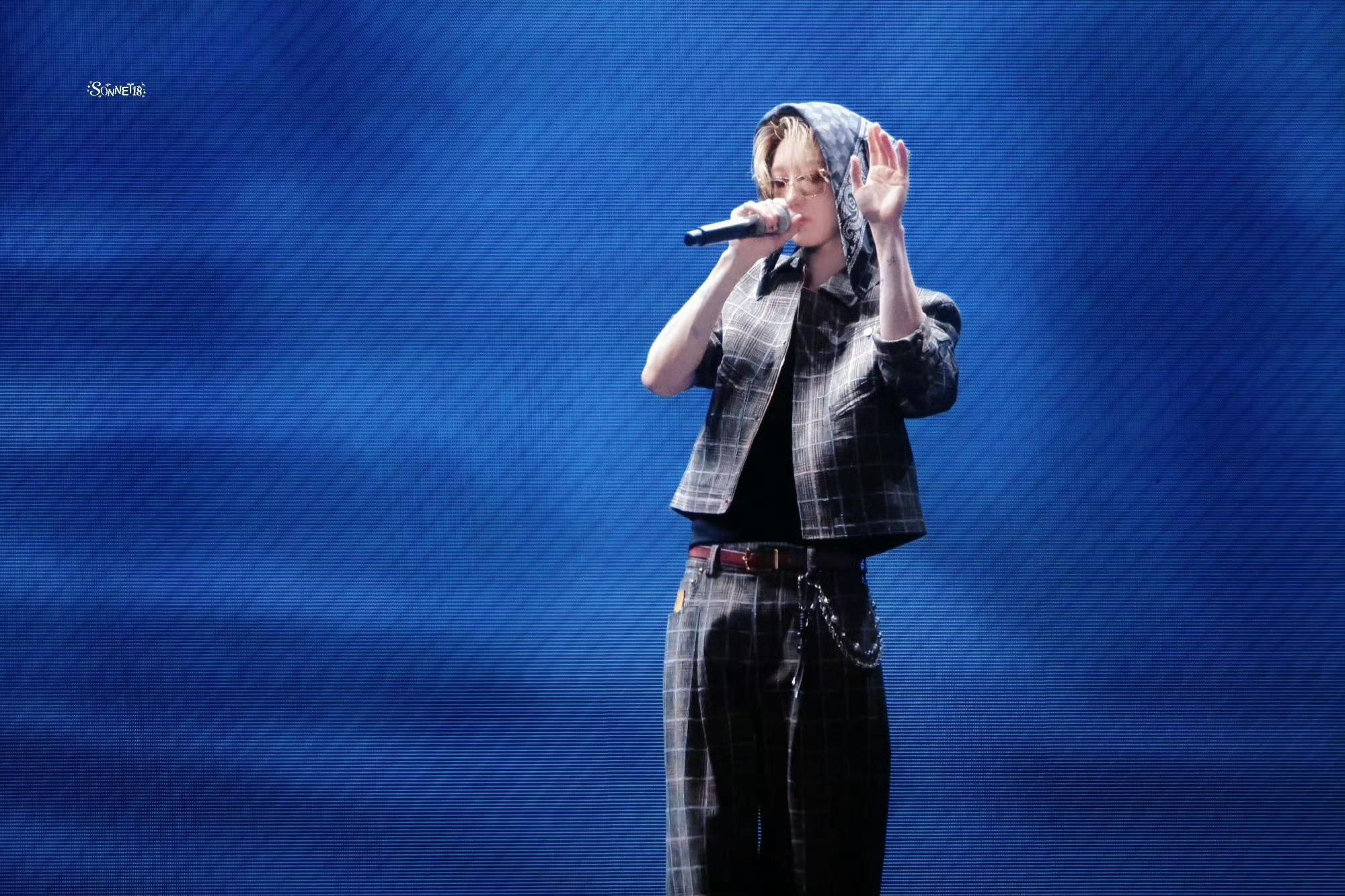 徐明浩演唱会穿了特别定制 徐明浩香港演唱会这波真的太争气了！国内首位拿到LV演唱