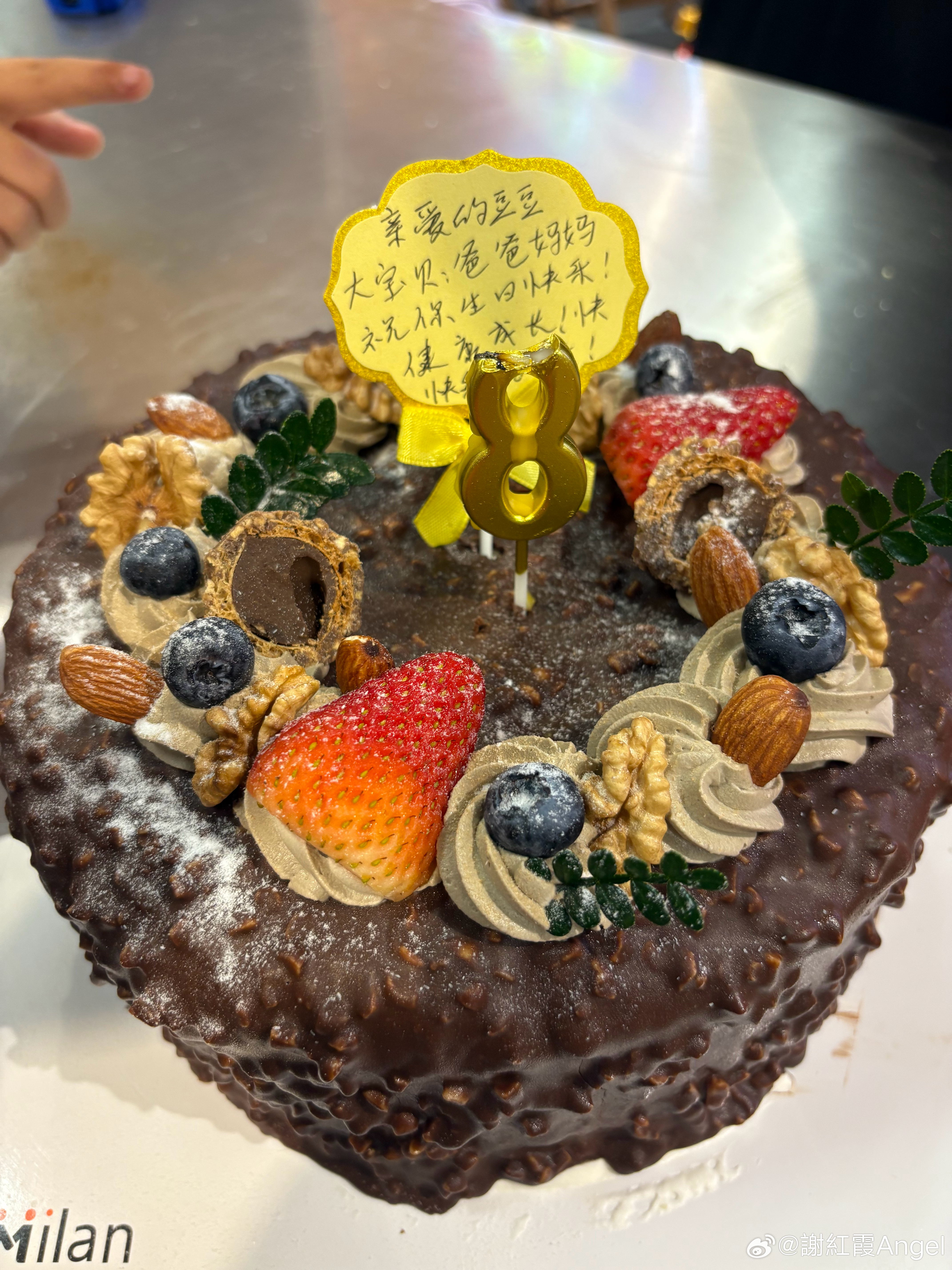 叮！我的男孩8岁啦🎂 热热闹闹的烤串局，和好朋友们一起分享蛋糕，愿你的每一天都