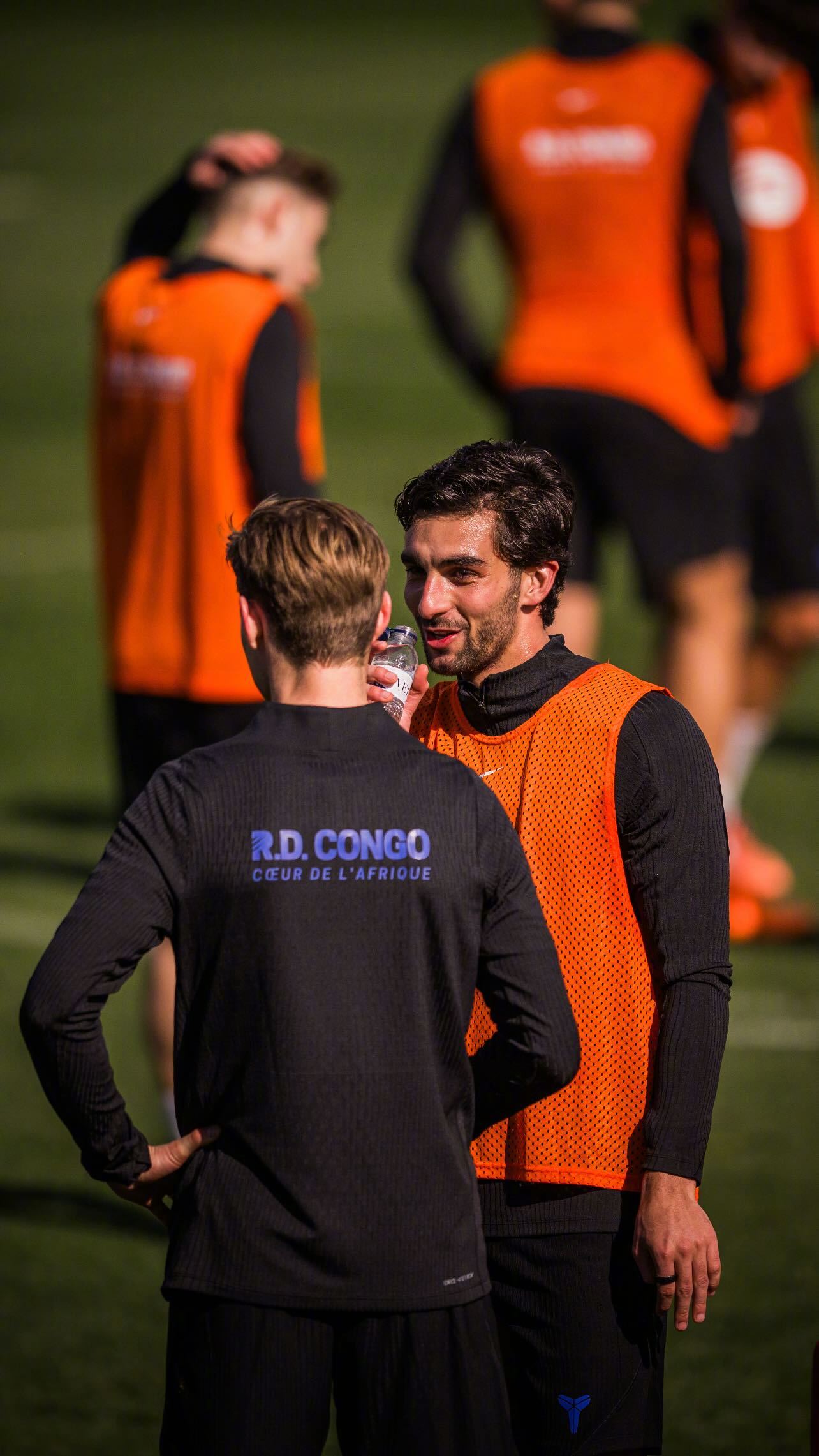 🤭费兰演我💗POV：近距离和金发帅哥德容说话时的culer萨迷巴萨  🔴?