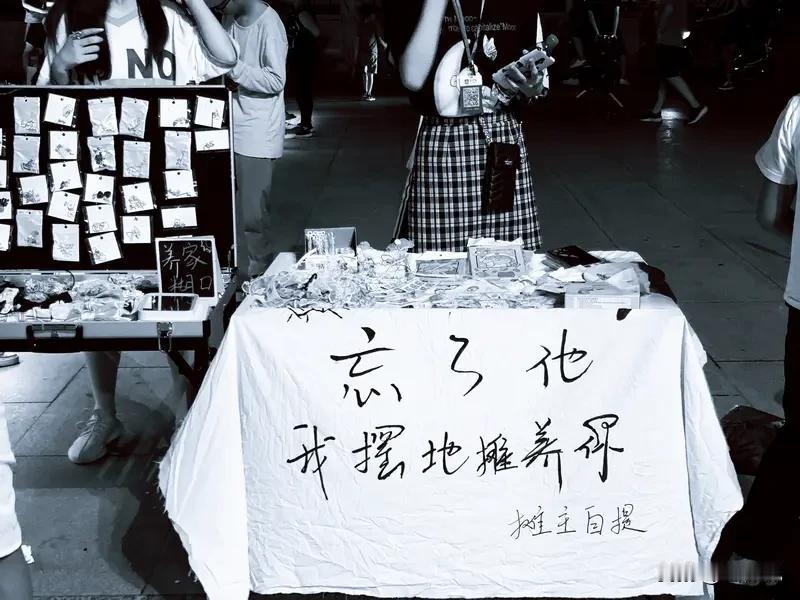 朋友们，贫困生能不能追星？我跟你讲，当然能！追星又不是富豪专属的高端玩法，没规定