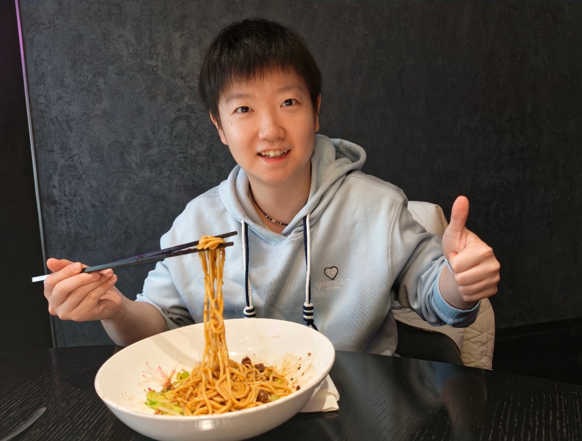 有家人，有朋友，有热爱的事业，有璀璨的未来❤️要一直这样幸福下去❤️ ​​​